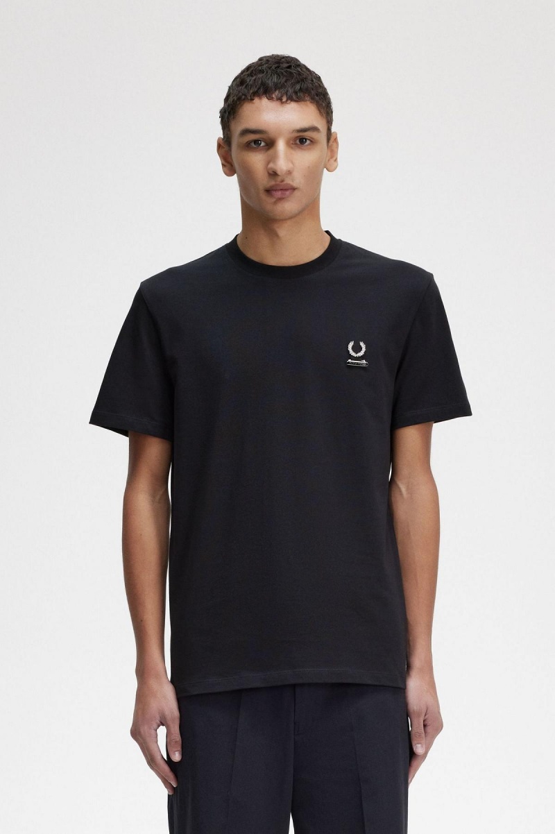 Camiseta Fred Perry Enamel Pin Hombre Negros | MXJZR90171