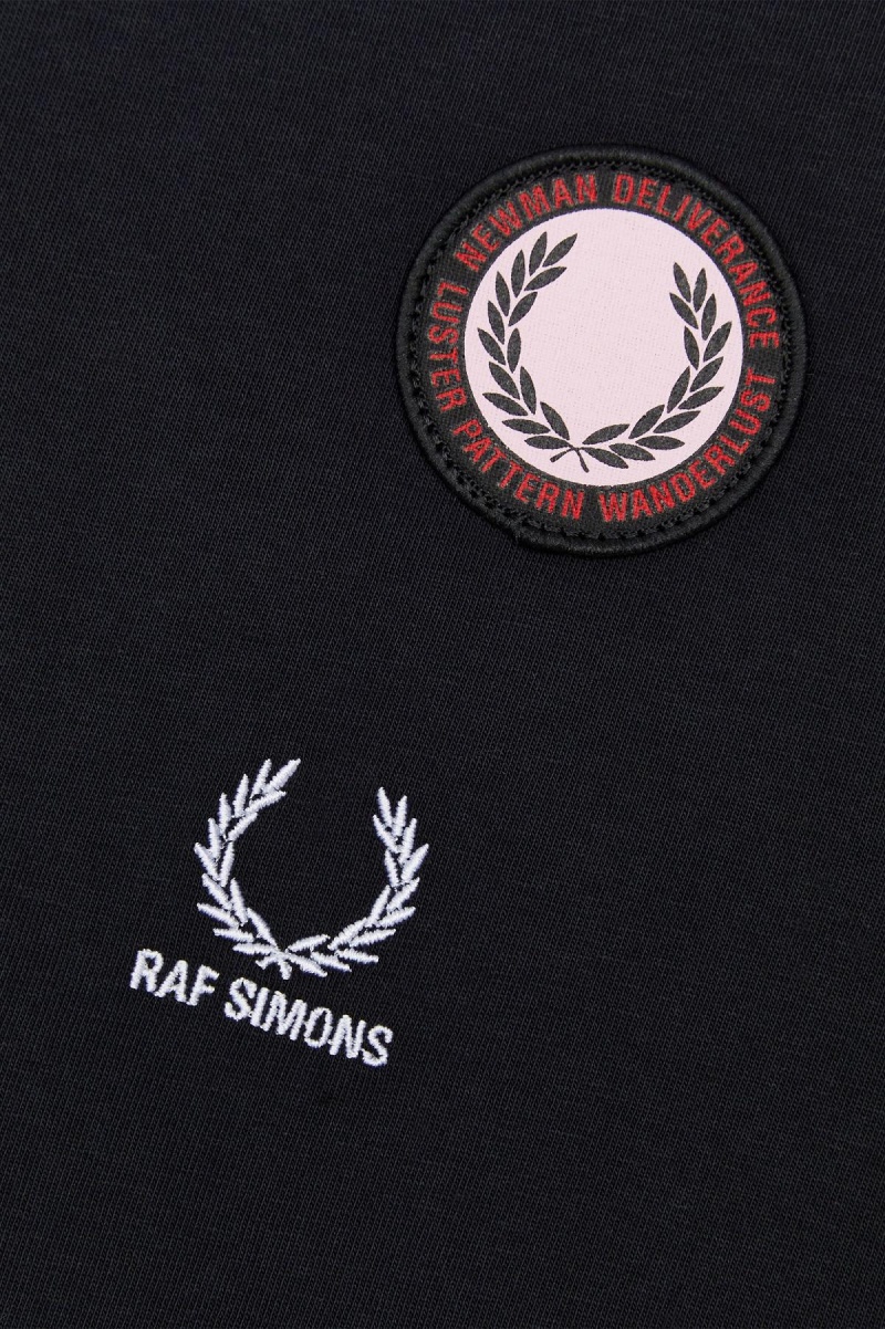 Camiseta Fred Perry Oversized Patch Detail Hombre Negros | SMXVO97651