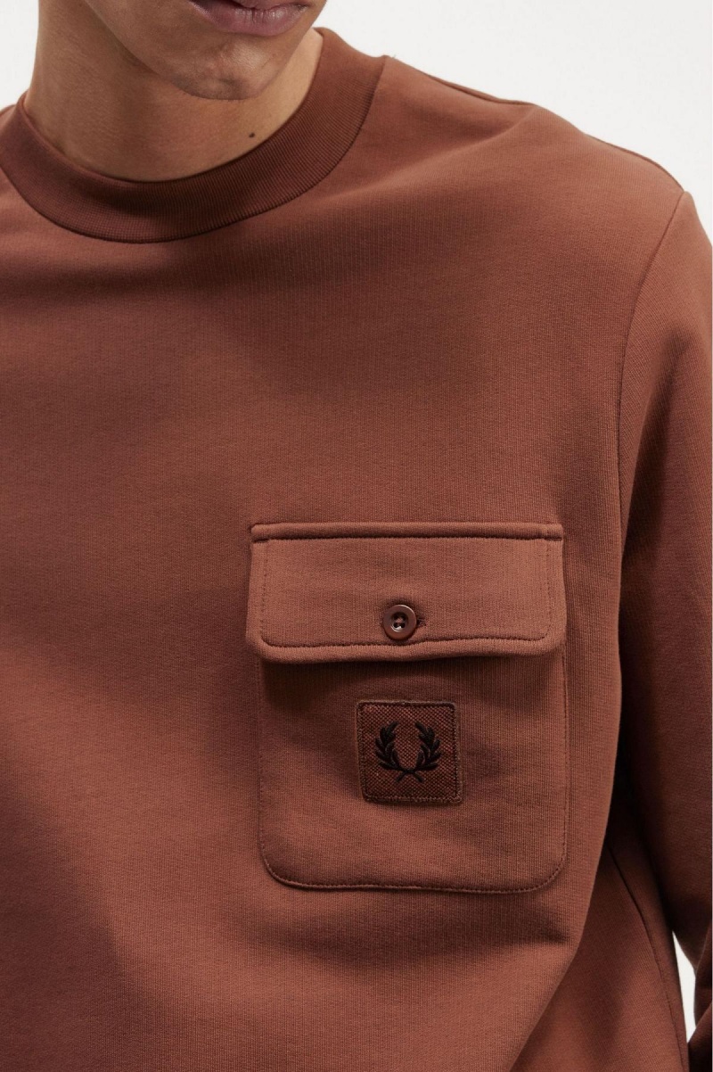 Sudaderas Fred Perry Badge Detail Crew Neck Hombre Marrom | XMXBH93308